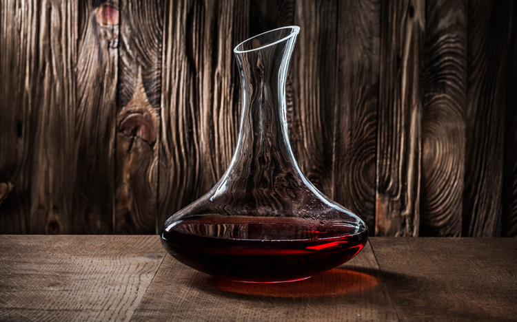"Decantadores de vinho: Entenda o papel e como escolher o seu"